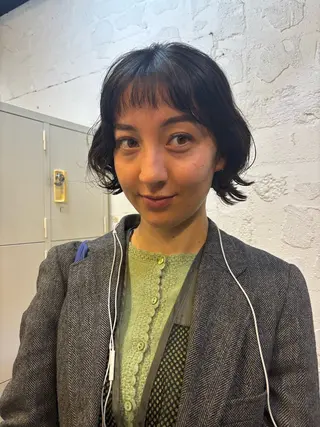 ミディアム 抜け感レイヤー🎶 ハイトーン/りりのヘアスタイル