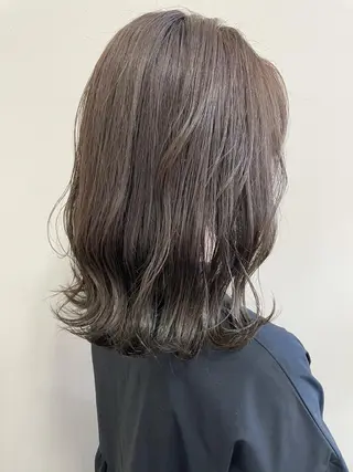 ミディアム カラー 沢田 瞳のヘアスタイル