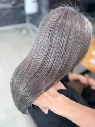 ミディアム カラー Laulu 佐藤壮也のヘアスタイル