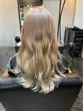 ロング Colore（コローレ）所属・顔タイプ/ダブルカラ ー/りりかのヘアスタイル