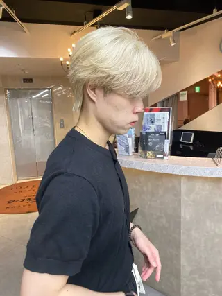 ショート カラー メンズ 藤原快斗/レイヤー /ウルフ/ハイトーンのヘアスタイル