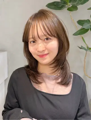 ミディアム SAKI 新宿のヘアスタイル
