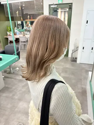 ミディアム 綾乃／デザインカラー ／ハイトーン／ボブのヘアスタイル