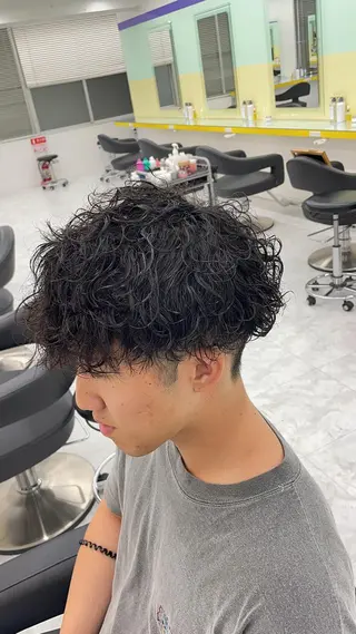 ショート パーマ ヘアアレンジ メンズ 艶カラー の達人のヘアスタイル