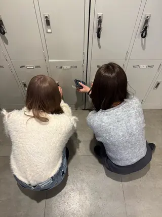 カラー ベージュ／ブラウン/ ナチュラルレイヤーのヘアスタイル