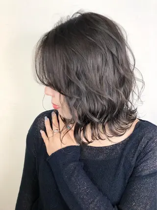 セミロング カラー _WHITE 高槻のヘアスタイル