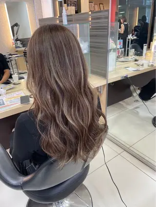 ロング カラー CAPA秦野所属・藤原 明日里のヘアスタイル