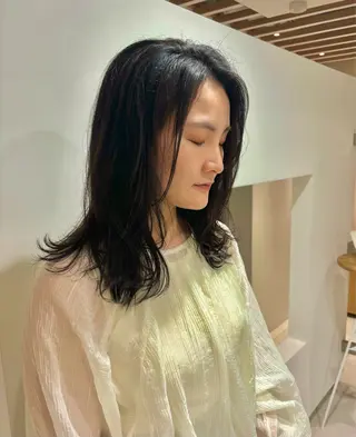 セミロング 白土 さくらのヘアスタイル