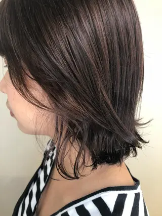 ミディアム カラー ウルフカット／吉村 桃子のヘアスタイル