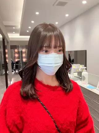 ミディアム カラー サキ🤍ハイトーン 🩰くびれ巻きヘアのヘアスタイル