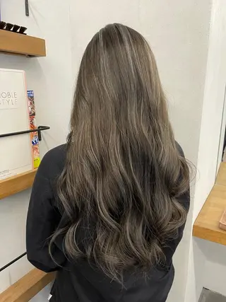 ロング 難波 茜のヘアスタイル