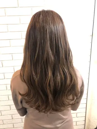 ロング 艶カラー🩵💛 NANAのヘアスタイル