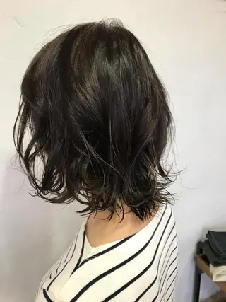 ミディアム カラー 伊藤 優希のヘアスタイル