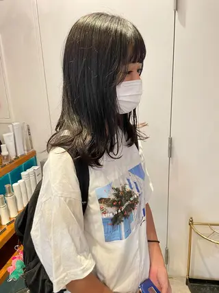 ミディアム MIOベージュカラー 柔らかいカラーのヘアスタイル