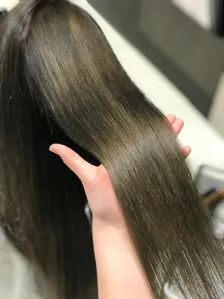 セミロング カラー 髪質改善ayame 横山諒のヘアスタイル