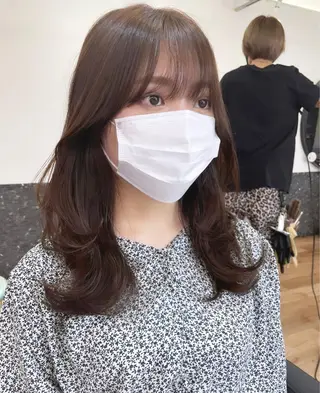 セミロング レイヤーカット、 大人可愛い　中村美羅のヘアスタイル