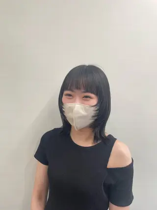 ミディアム 手塚 由佳のヘアスタイル
