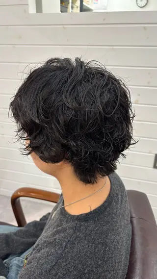 ショート パーマ 岩本 遥加のヘアスタイル