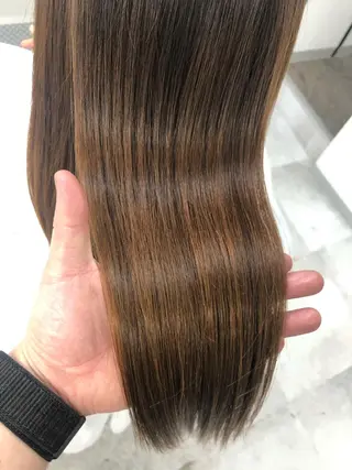 ロング 美髪の錬金術師 チダ ヨシヒロのヘアスタイル