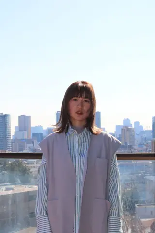 ミディアム Yui. ハイトーン/パーマ/のヘアスタイル