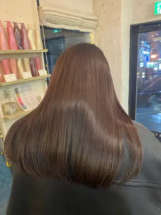 ロング BROWN所属・ケアストレート ハナシロミサキのヘアスタイル