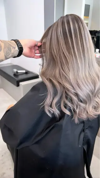 セミロング LIT. フリー予約のヘアスタイル