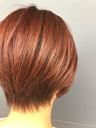 ショート カラー 長谷川 沙紀のヘアスタイル