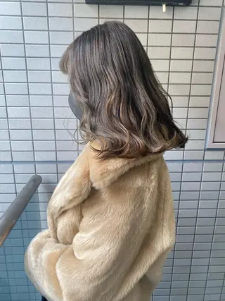 ミディアム カラー コマツリサ ROCCO eastのヘアスタイル