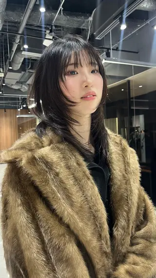 セミロング 石塚 瑛里菜のヘアスタイル