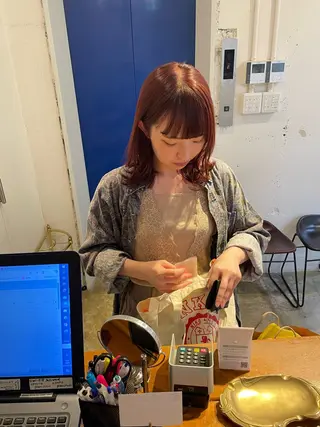 ミディアム カラー MIOベージュカラー 柔らかいカラーのヘアスタイル