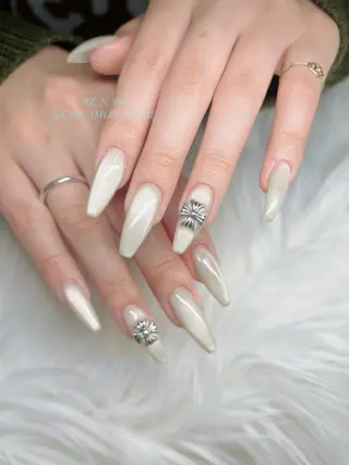 ネイル Yuna🩵 RE:N.Nailのネイルデザイン