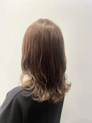 ミディアム カラー 福田 里央のヘアスタイル