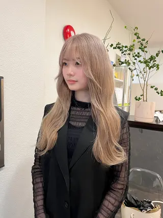 ロング カラー ウルフ/レイヤー/ ブリーチ/牧原歩夢のヘアスタイル