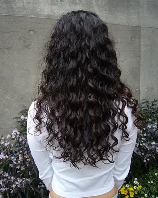 ロング パーマ 坂入 美帆のヘアスタイル