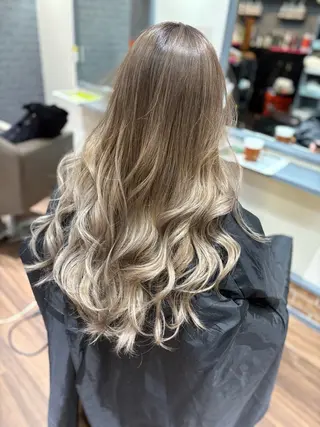 ロング カラー ヘアアレンジ 三輪 太一のヘアスタイル