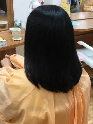 ロング 湯浅貴子 【ストレートパーマ】のヘアスタイル