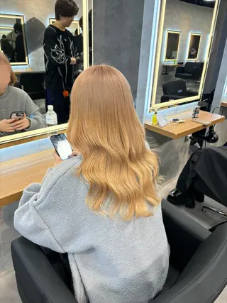 ロング カラー パーマ ヘアアレンジ 透明感ブリーチカラー 🌈TOMOHIROのヘアスタイル