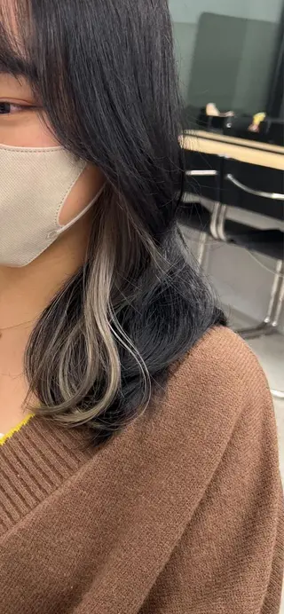 セミロング 上田 エミのヘアスタイル