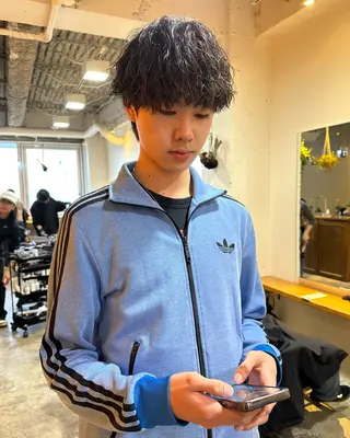 ミディアム パーマ メンズ グランジヘア 無造作ヘアHYUGAのヘアスタイル