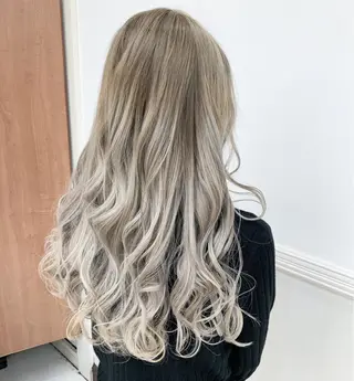 ロング カラー N° jillva ♦️川端裕司♦️のヘアスタイル