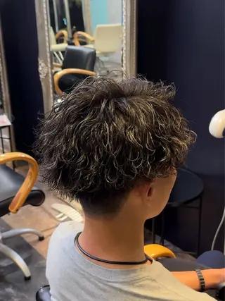 ミディアム パーマ メンズ 舘野涼太 /ダブル カラー/髪質改善のヘアスタイル