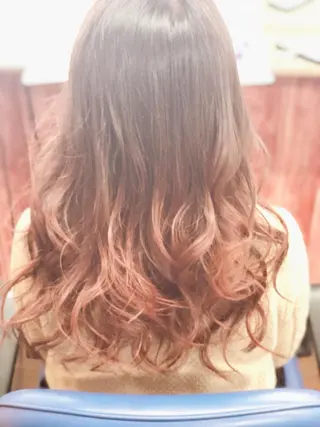 ロング カラー ヤナ マネージャーのヘアスタイル