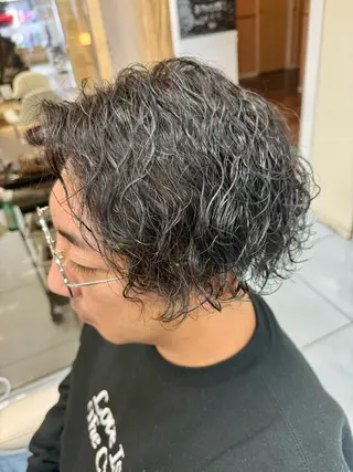 パーマ メンズ 韓国レイヤーカット/ くすみカラー/モモのヘアスタイル