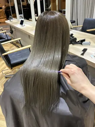 ロング カラー 赤み消し/オリーブ カーキ/福田れんのヘアスタイル