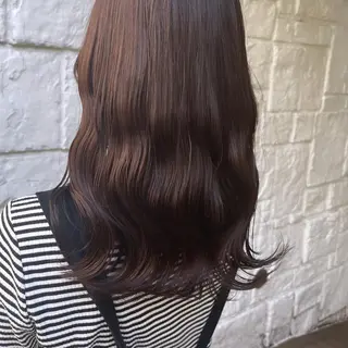 セミロング カラー カジュアルを女っぽく 𝗮𝘆𝗮𝗰𝗼のヘアスタイル