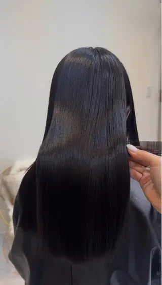 ロング Emüest髪質改善 👩🏼🖤cocoのヘアスタイル