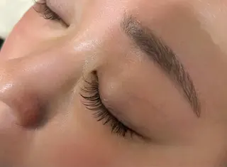 マツエク・マツパ YELLbyshowroom所属・アイブロウ YUUKAのマツエク・マツパデザイン