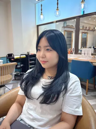 ロング ♥韓国レイヤー/透明 感カラー/顔周りのヘアスタイル