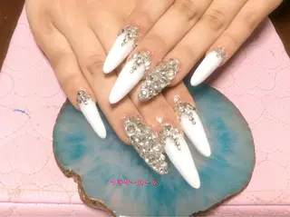 ネイル フラワー ムーンのネイルデザイン