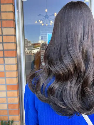 ロング カラー 山崎 和花のヘアスタイル